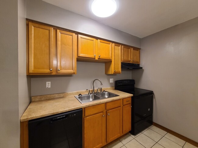 Building Photo - 3308 Pakenham Dr