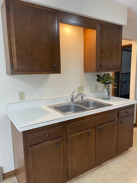 Building Photo - 2107 Judson Ct