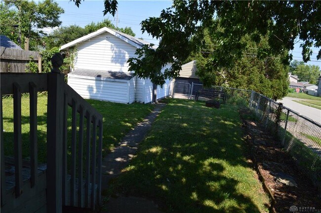 Building Photo - 2752 Springmont Ave