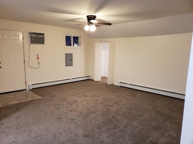 Building Photo - 7 Broad St