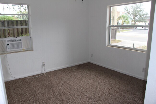 Building Photo - 121 Ariana St