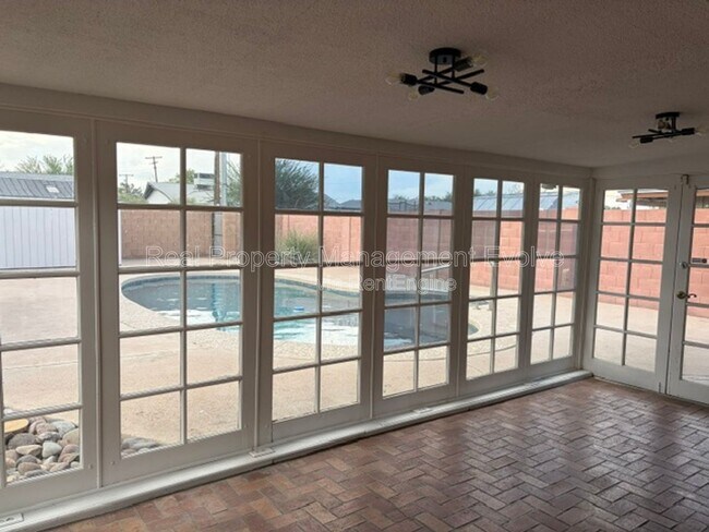 Building Photo - 2246 W Mulberry Dr