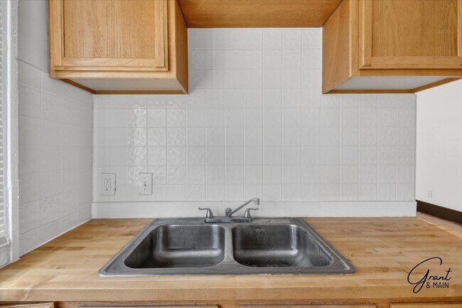 Building Photo - 58/60 Alger - FDR - T