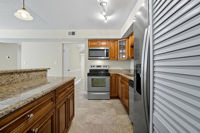 Building Photo - 712 Biltmore Dr