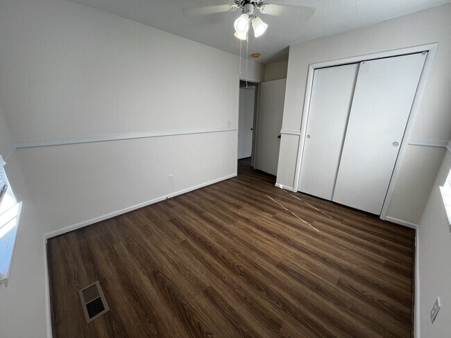 Third Bedroom with built - 714 Woodland Dr S