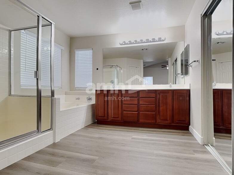 Building Photo - 3810 Shimmering Creek Ave