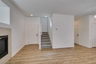 Building Photo - 685 Taliput Palm Pl