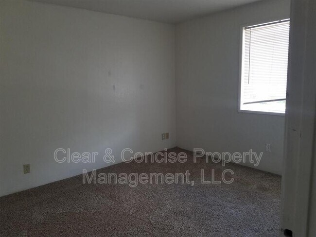 Building Photo - 4279 River Rd