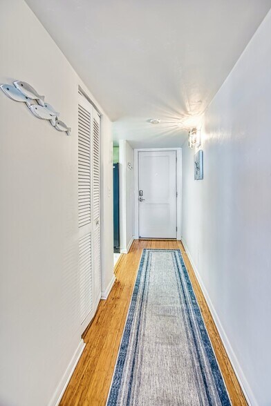 Building Photo - 226 3rd St