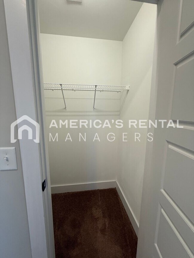 Building Photo - Townhome for Rent in Chelsea! COMING SOON!