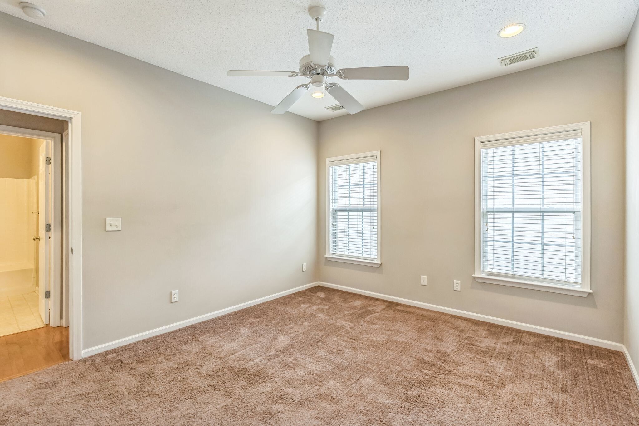 Building Photo - 2209 44th Ave