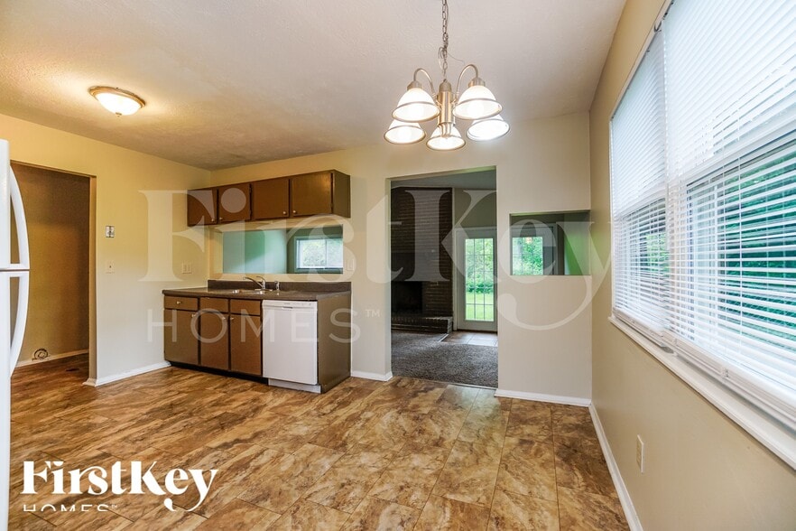 Building Photo - 161 Greenlake St