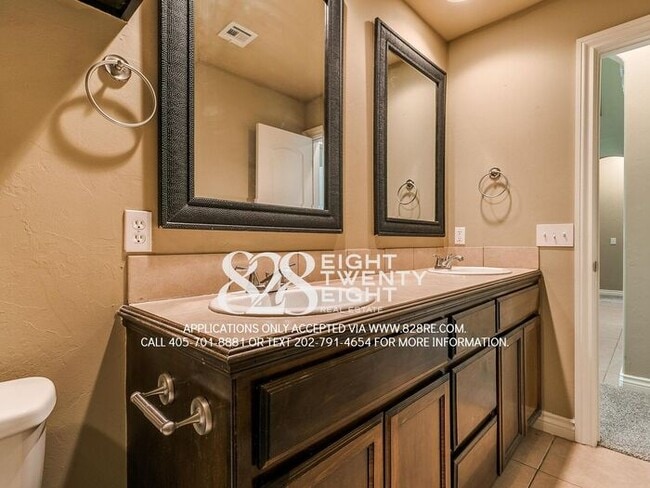 Building Photo - Roommates Not Working Out? 4 Bed/2 Bath Home Near OU Campus Available NOW! (Not Preleasing for 2027)