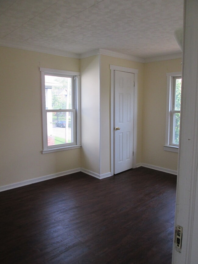 Building Photo - 410 E Kline St