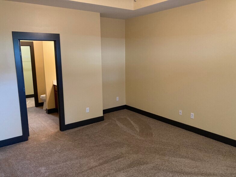 Master bedroom - 3018 Whitland Crossing Dr