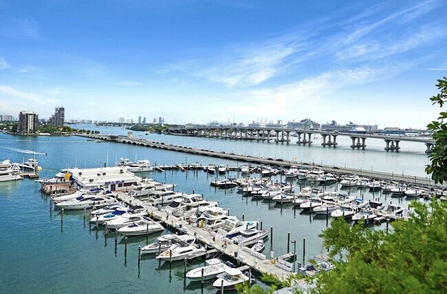 Building Photo - 1717 N Bayshore Dr