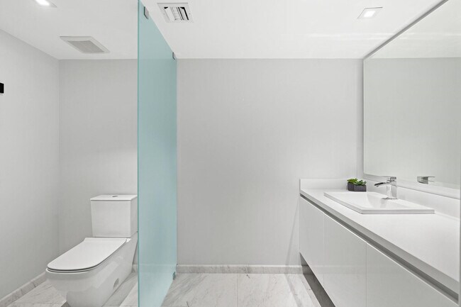 Building Photo - 701 N Fort Lauderdale Beach Blvd