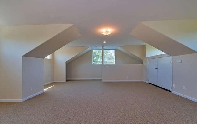 Building Photo - Furnished Home in Central Davis - Short/Lo...