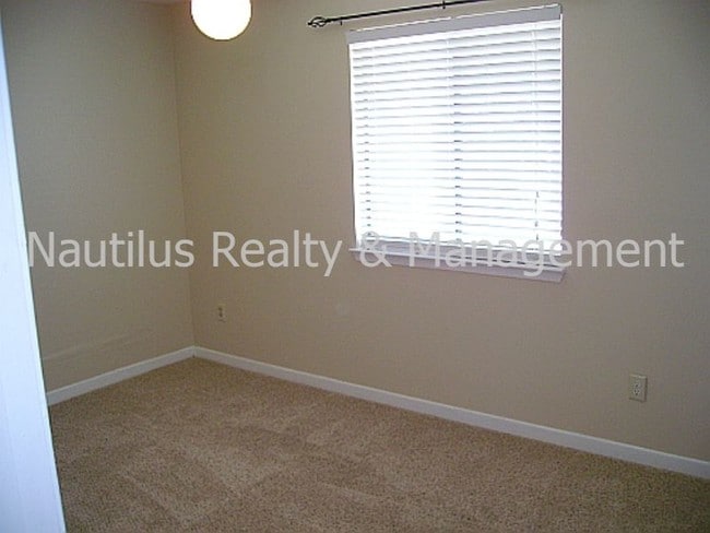 Building Photo - 1461 Kraft Ave