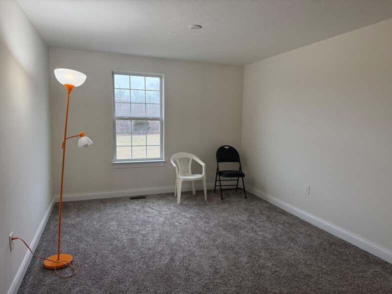 Building Photo - 10054 Viburnum Dr