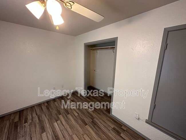 Building Photo - 7185 Retta Mansfield Rd