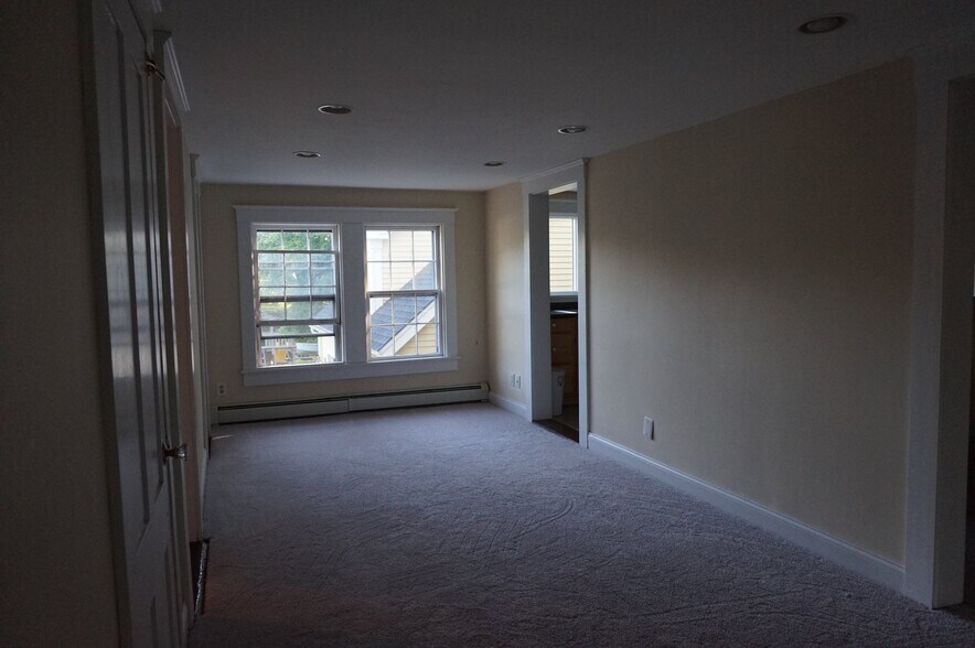 Building Photo - 248 High St