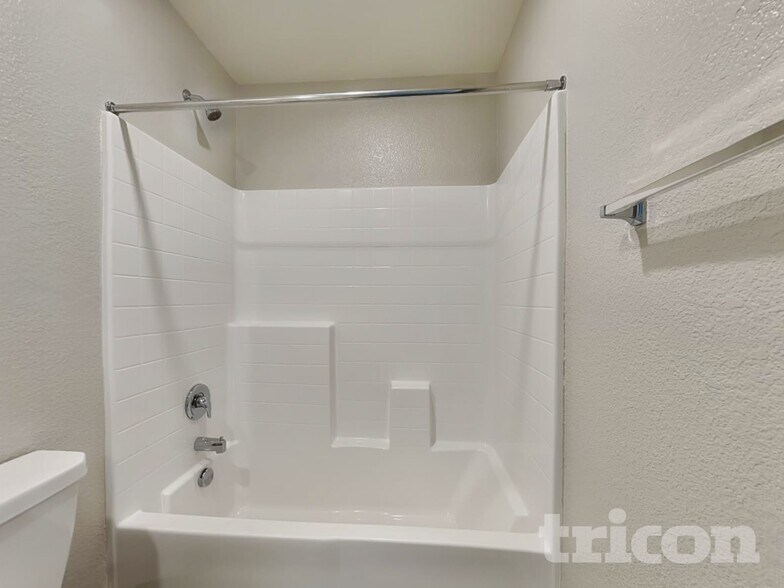 Building Photo - 8941 Elk Ravine Dr