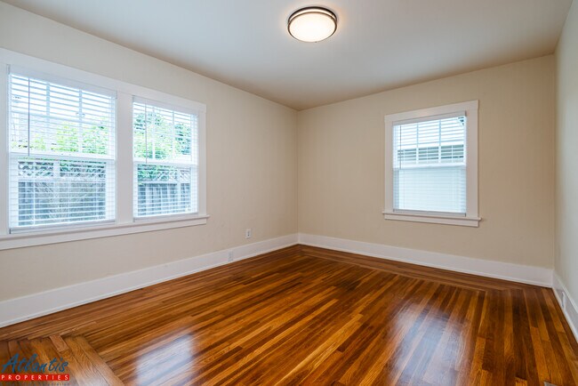 Building Photo - 768 Calderon Ave