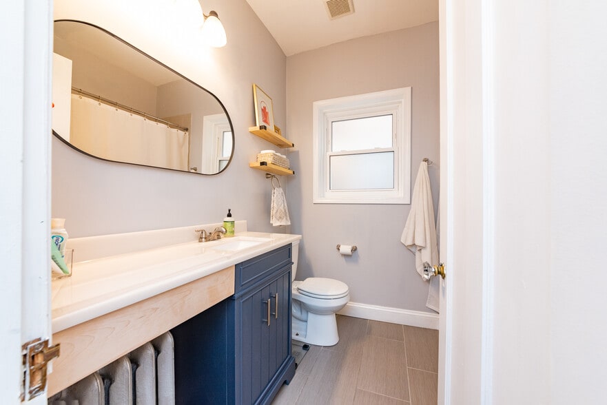 Building Photo - 4014 W Nelson St