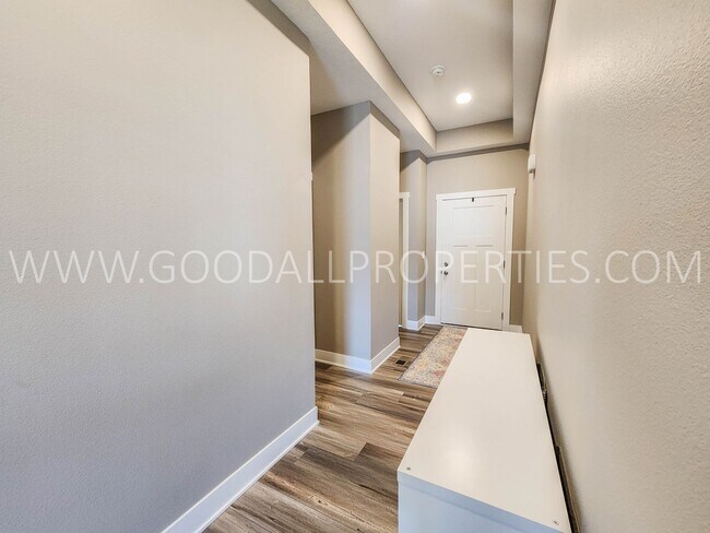 Building Photo - Price Reduced!!!! 4 bedroom 3 bathroom Ran...