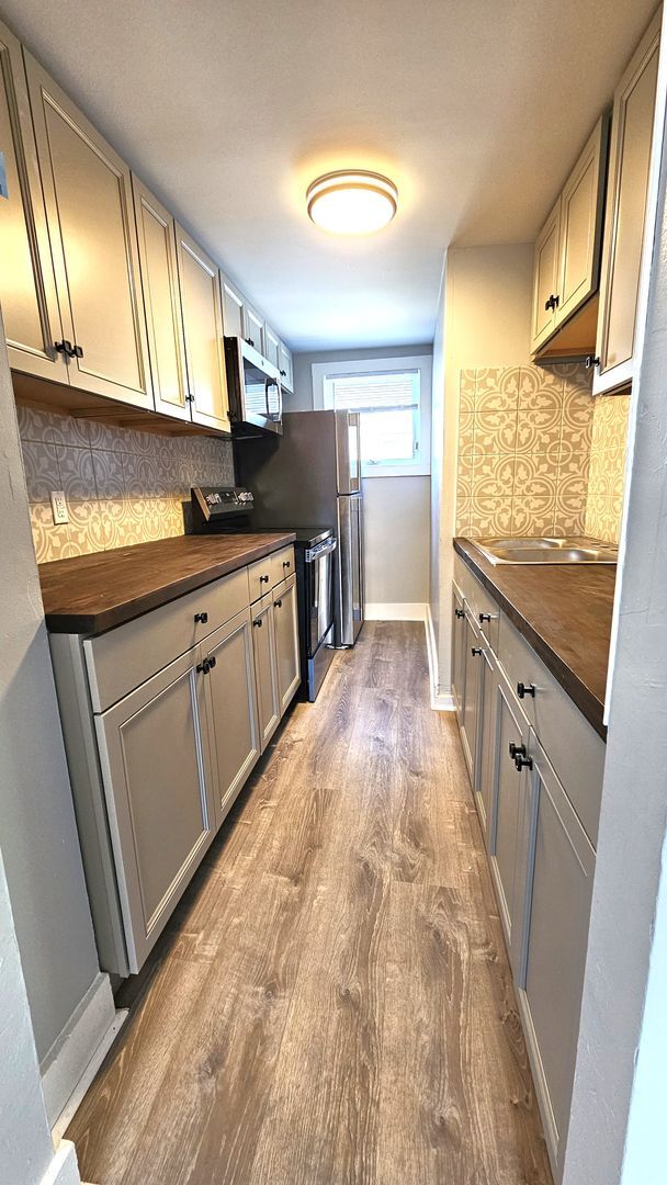 Building Photo - 43-47-47 Willow St