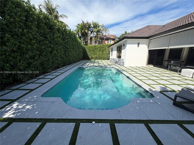 Building Photo - 16326 Mariposa Cir N