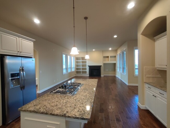 Building Photo - Stunning Renaissance Home, 5 bedroom 3 ful...