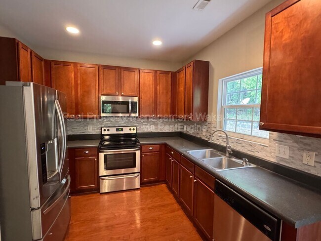 Building Photo - 912 Spring Meadow Dr