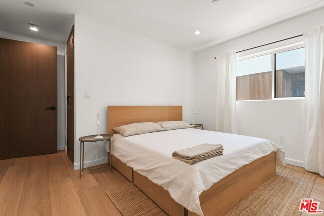 Building Photo - 843 Mariposa Ave