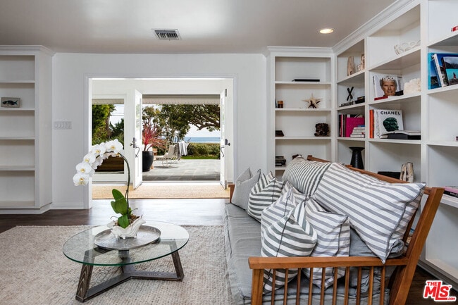 Building Photo - 29225 Cliffside Dr