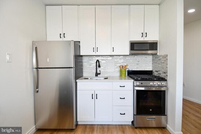 Building Photo - 10201 Grosvenor Pl