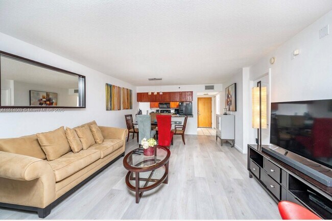 Building Photo - 1200 Brickell Bay Dr