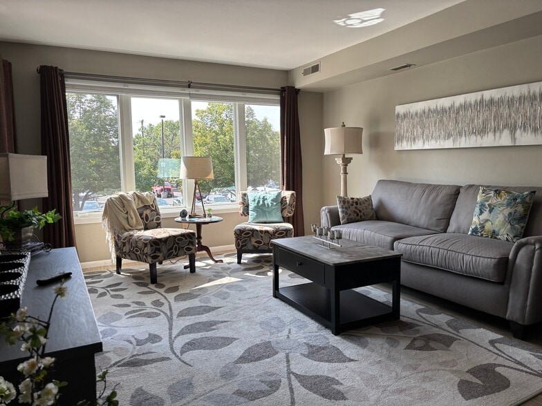 Living room - 703 N 29th St