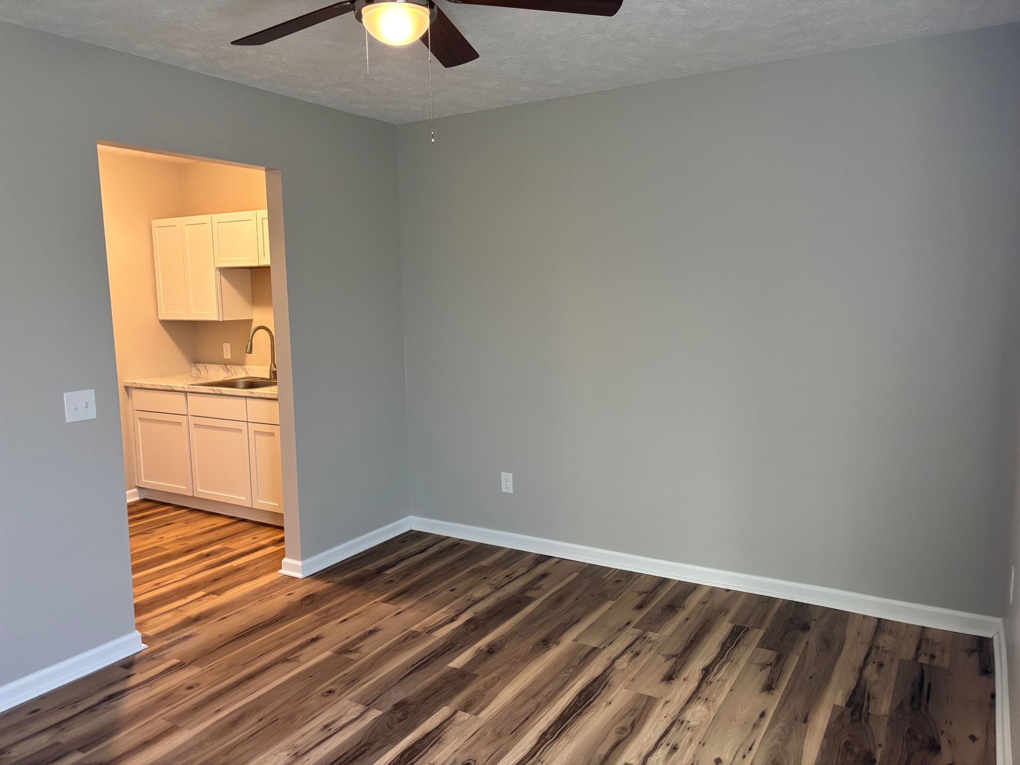 Building Photo - 215 N Bridge St