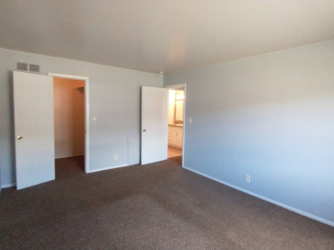 Building Photo - 25336 Shiawassee Cir