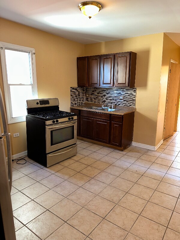 Building Photo - 2020 W 69th Pl
