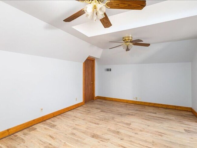 Building Photo - 520 W Bucyrus St