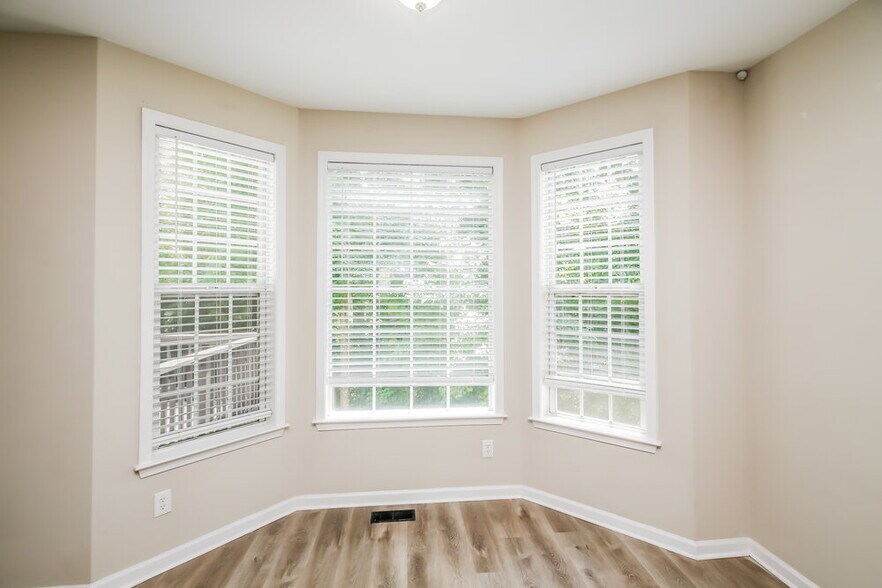 Building Photo - 410 Amesbury Cove SW