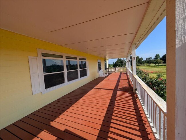 Building Photo - 13908 Kelly Dr