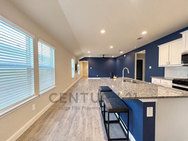 Building Photo - 606 Capstone Cir