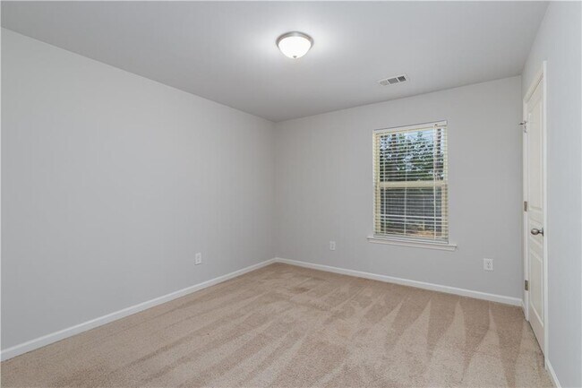 Building Photo - 4758 Highland Ave