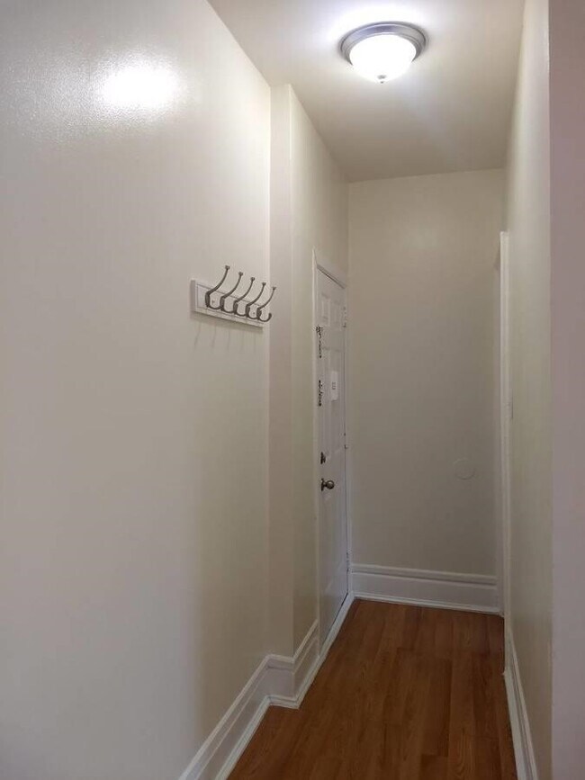 Building Photo - 429 Fairmount Ave