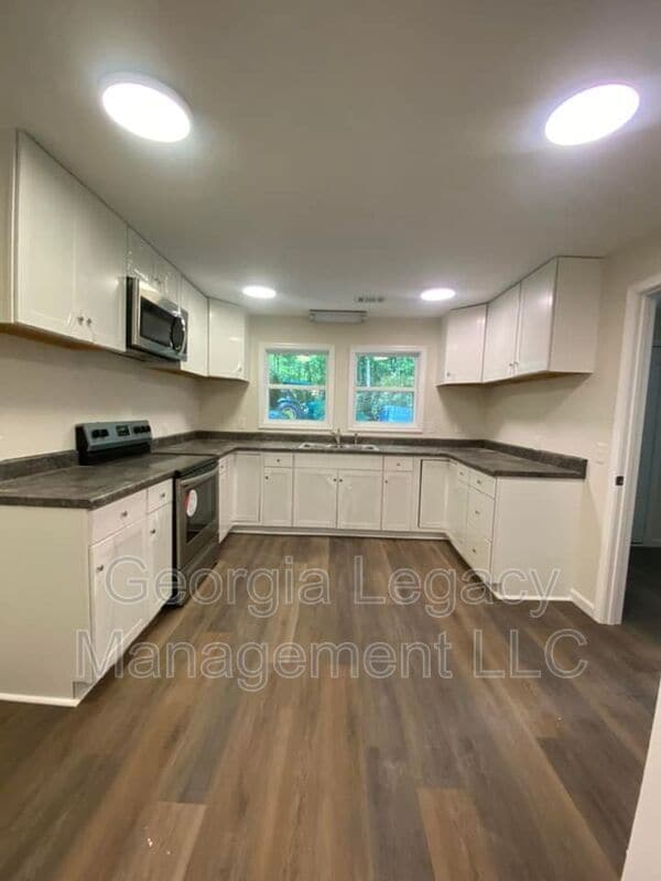 Building Photo - 140 Henry Meyer Rd