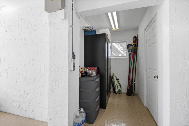 Building Photo - 207 Elsa Rd